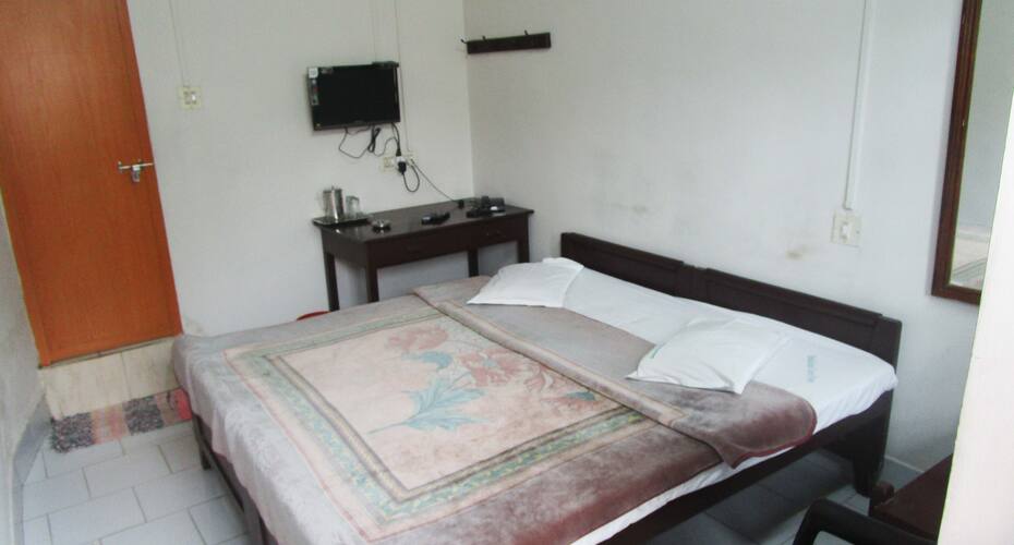Mahalakshmi Tourist Home, Munnar 2